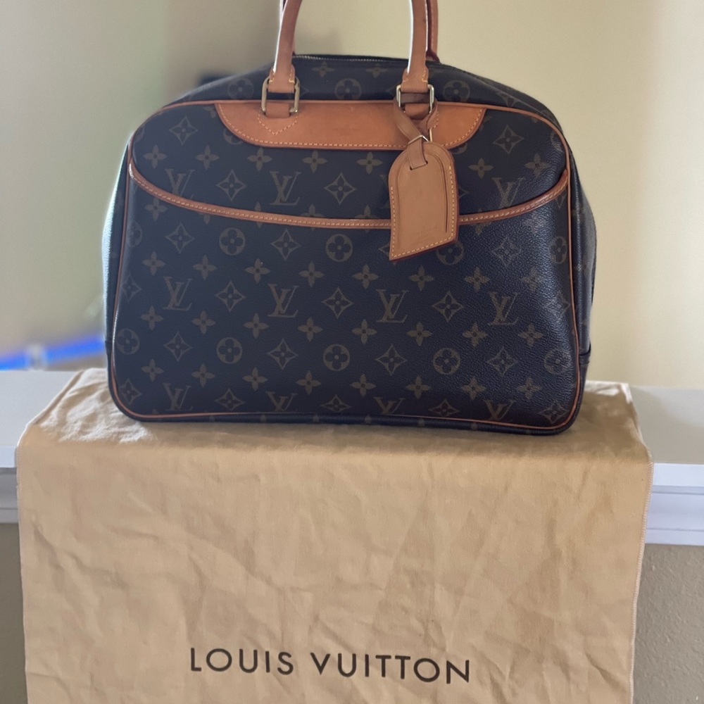 AUTHENTIC Louis Vuitton Deauville